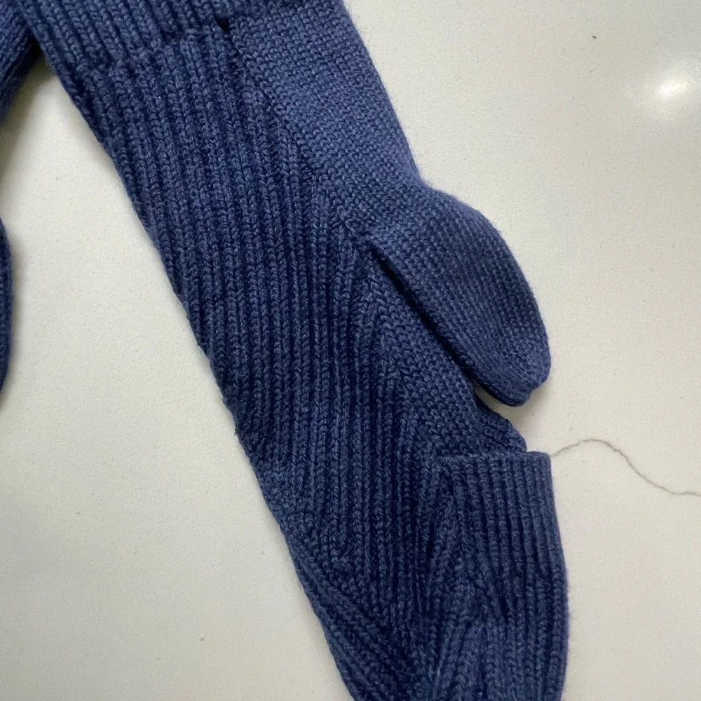Lululemon Women’s Twist Knit Mittens Blue NWT XS/S